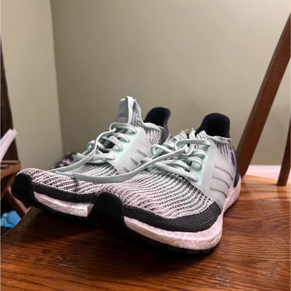 Adidas Ultraboost Mens Size 9 - Mint Green